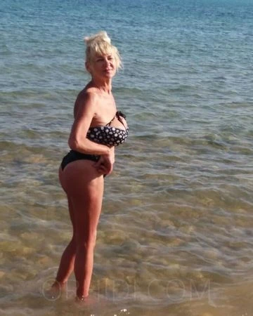 SOPHIE HAUSFRAU MIT SEXY RAUER STIMME — 8 / 15