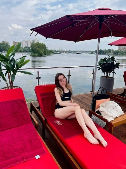Yana — 3 / 7