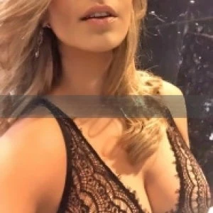 Samantha Latin escort — 8 / 10