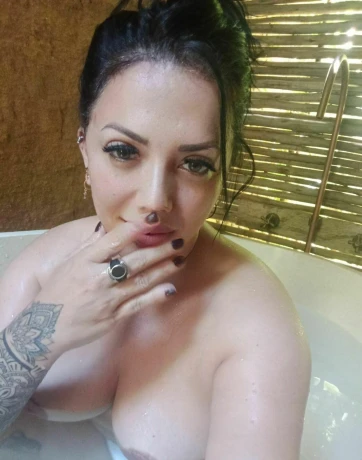 Victoria Lauren — 15 / 17