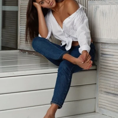 Salomeya, Escort, Paris