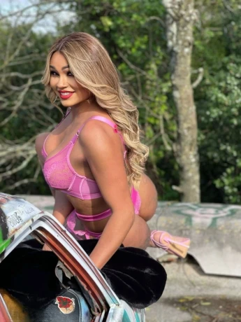 Isabella Vyanna — 1 / 12