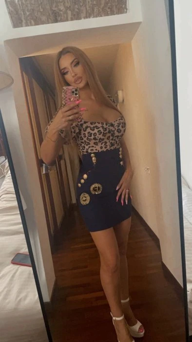Mia — 4 / 5