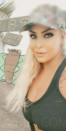 VOLLBUSIGE PORNOQUEEN TS DANYELLA! — 6 / 10