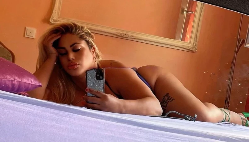 Asly Alexandra — 10 / 11