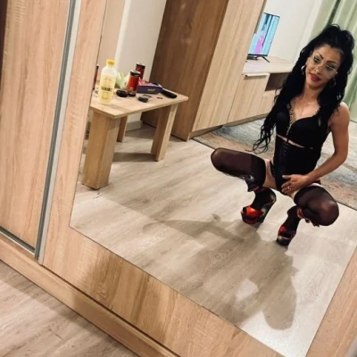 Delia, Escort, Roeselare