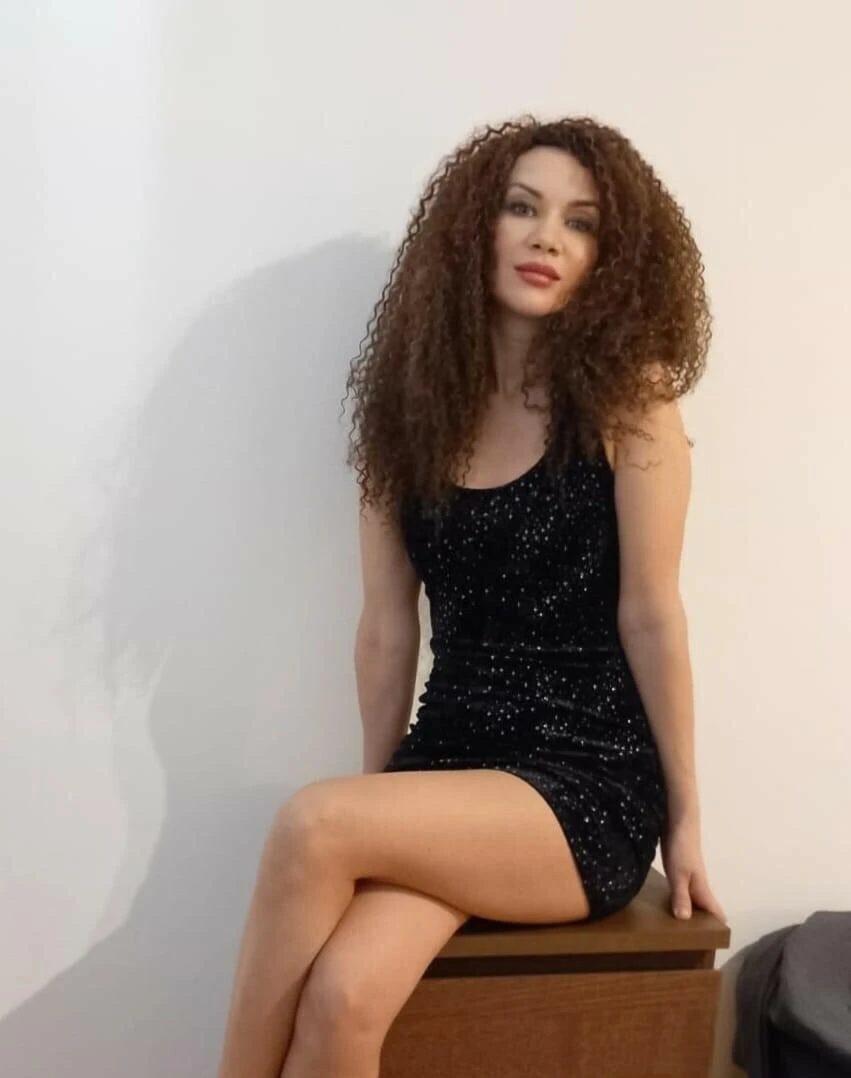 Nadya — 3 / 4