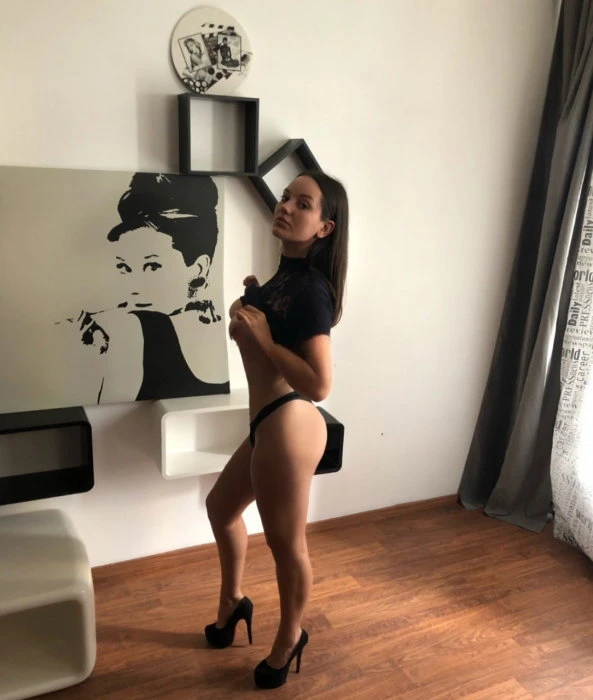 Katrin — 8 / 9