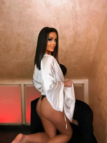 Melissa Neu — 2 / 5