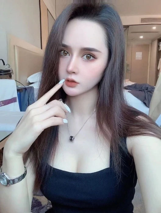 Mengmeng, Escort, Paris
