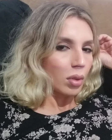 Garota Loirinha — 4 / 7