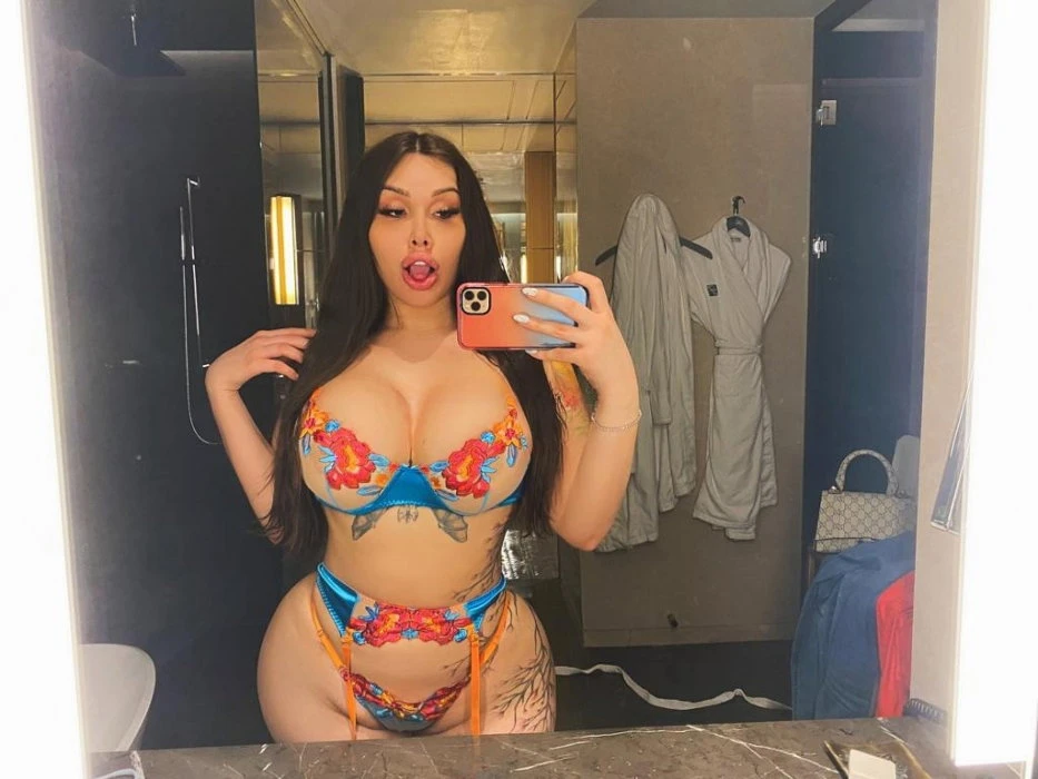 Alissa — 2 / 12