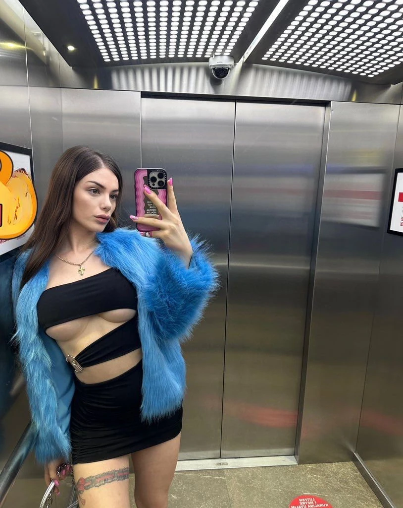 Valeria First Class — 3 / 12