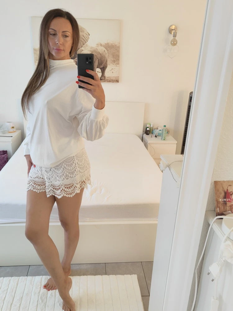 Lea — 2 / 5