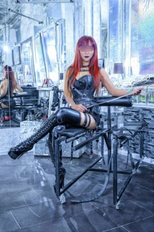 SEXY LADY ANNA — 1 / 5