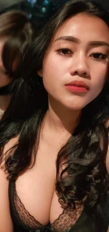 Helena gomez — 2 / 3