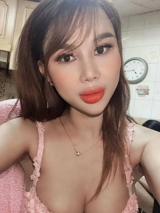 Ellena — 2 / 5