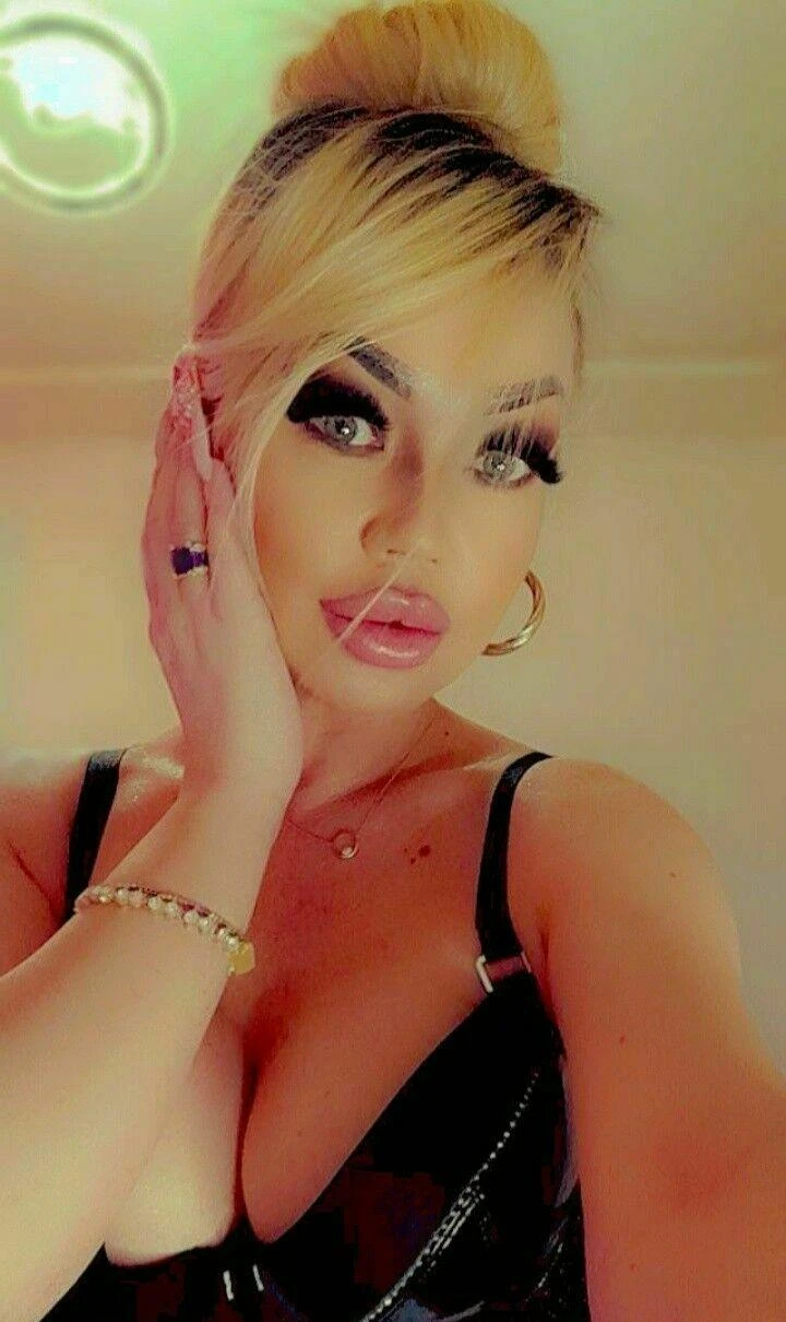 Selina D — 9 / 17