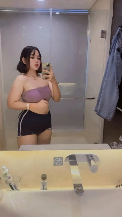 Amanda Putri — 2 / 3
