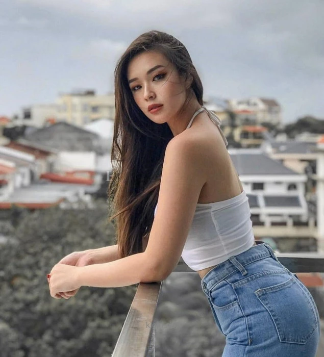 Liz — 2 / 3