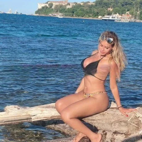 Tays Coelho — 3 / 12