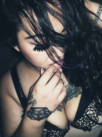 BUSTY BABE XXX — 2 / 3