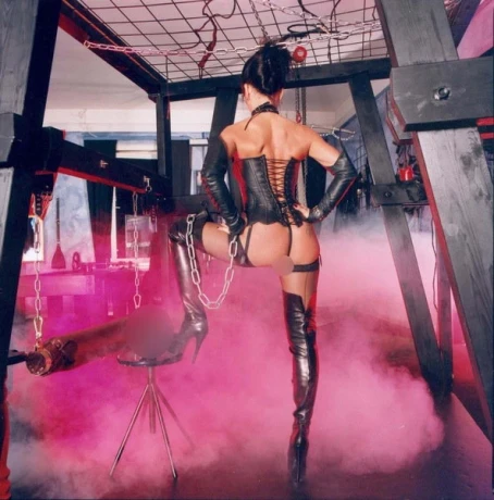 S**irtlady Dominique * Studio & Erot. Partytreff — 21 / 24