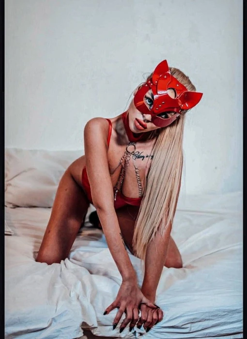 Dana — 3 / 12