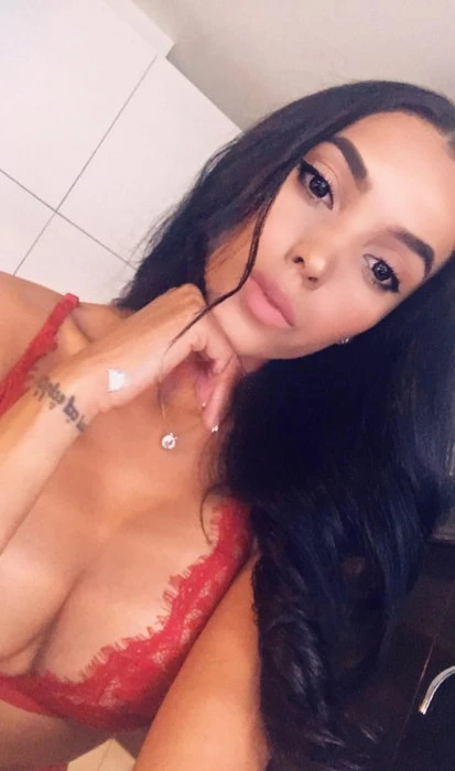 Camila — 2 / 6