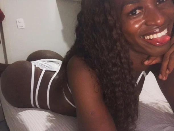 Allana Gomes — 5 / 9