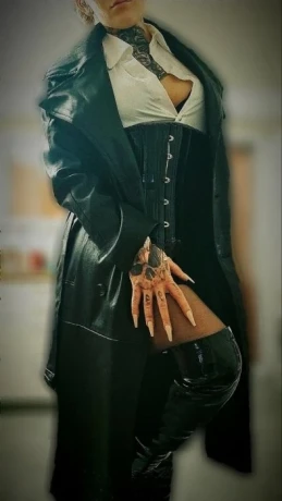 Mistress Queen Lara — 4 / 12