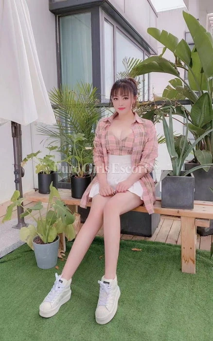 Mimi — 3 / 4