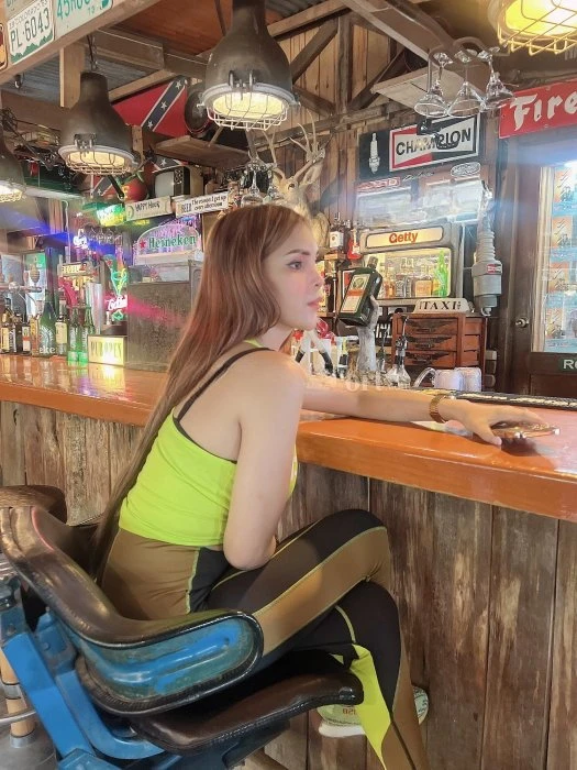Angela — 4 / 5