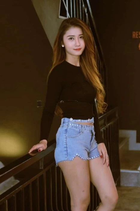 Moza, Escort, Batam