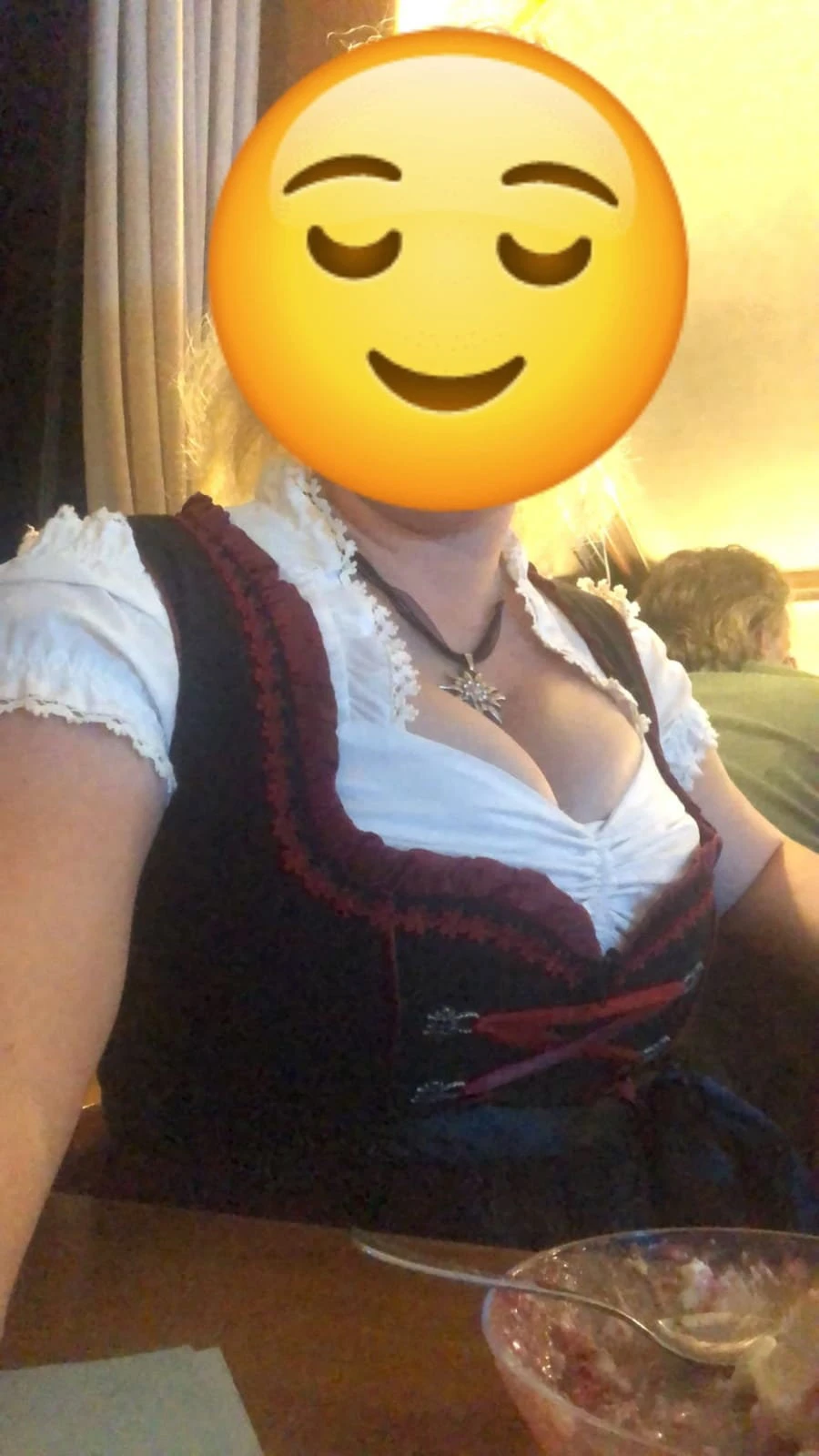 Saskia 11 — 2 / 5
