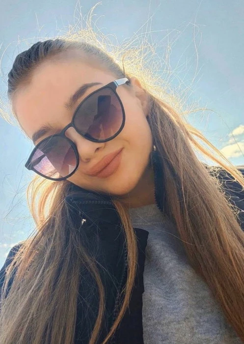 Polina — 2 / 5