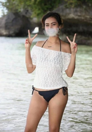 Chloe Kirby — 3 / 6