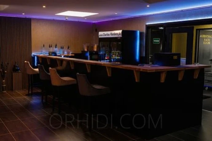 Charlies Hamburg — 1 / 18