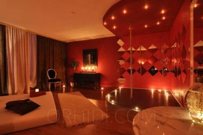 Kaskade Massagestudio - prof. Nuru-Anwendungen — 23 / 24