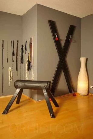 Bizarr Lady Evazwitscht im Casa Bella Bizarr Studio — 13 / 18