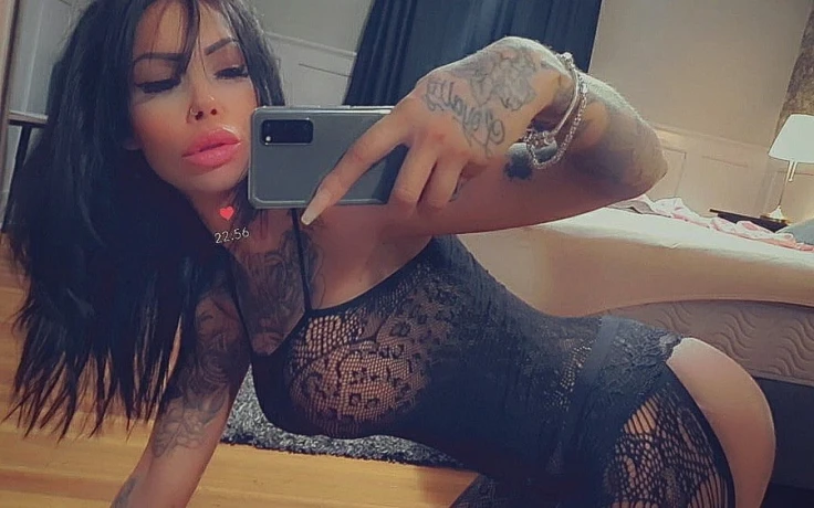 Deutsche Mia — 4 / 6