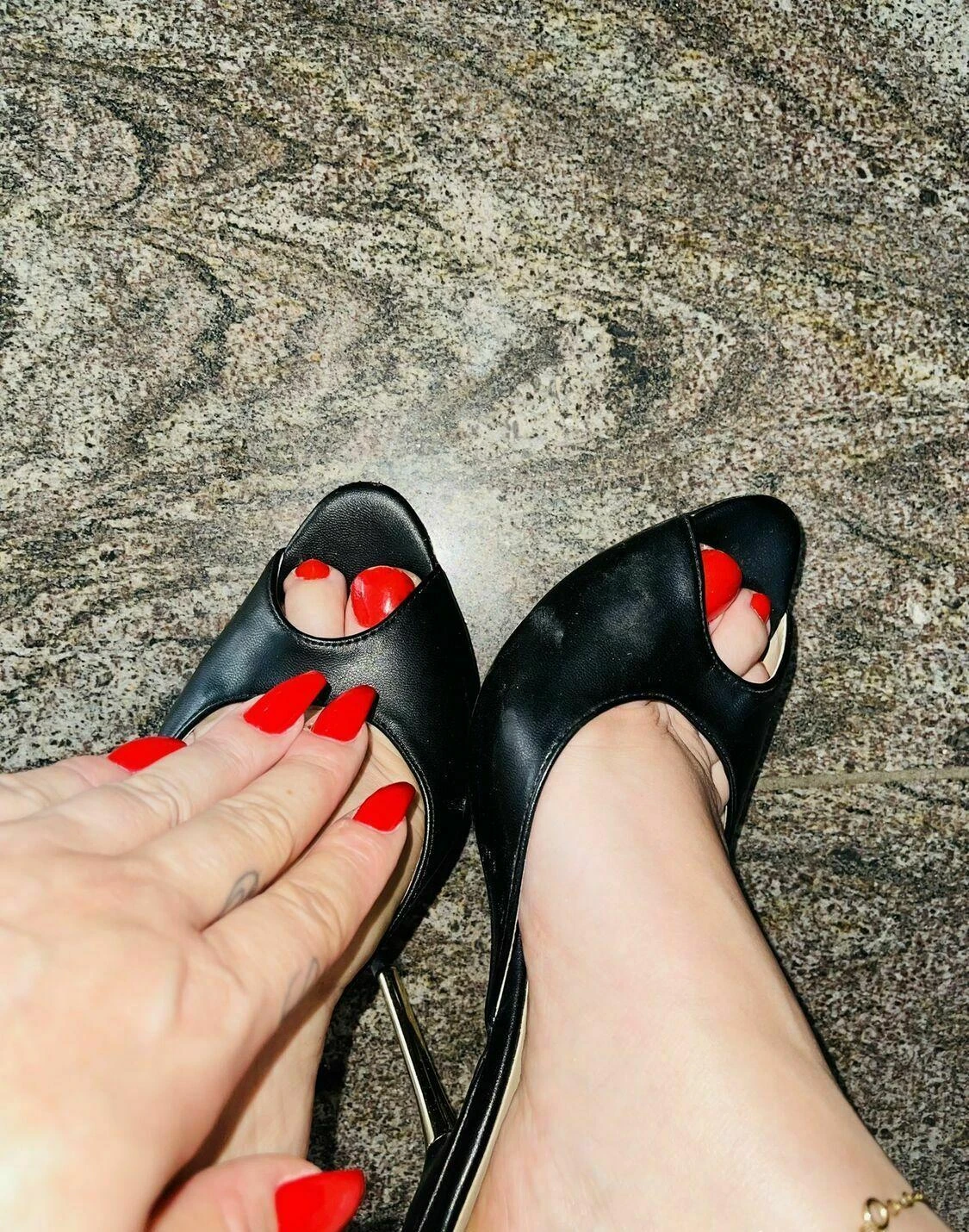 Domina Nora — 8 / 11
