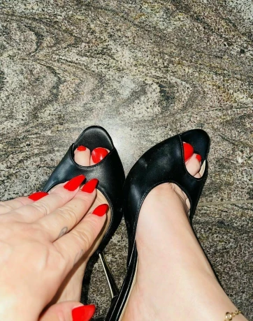 Domina Nora — 8 / 11