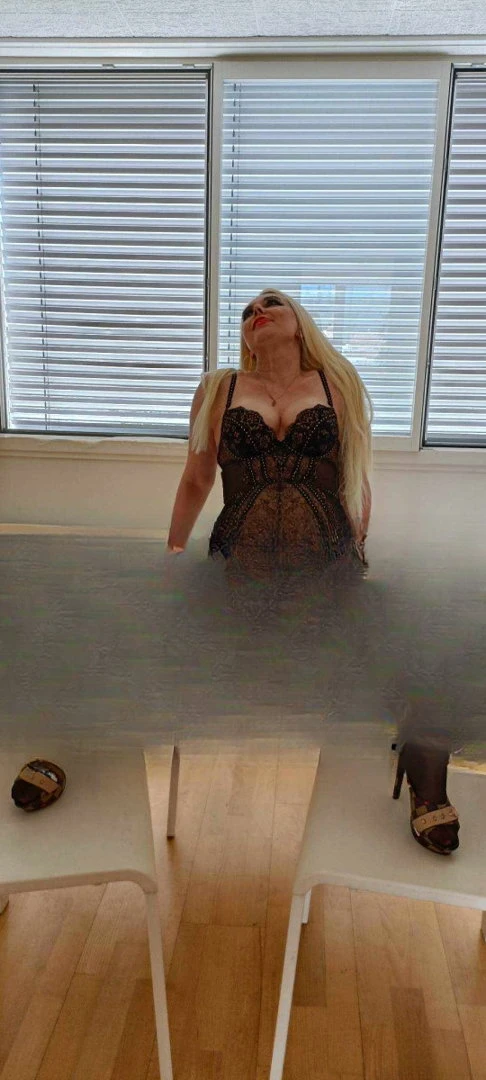 Tschechische Blonde Milf Luder Immer Lustig — 2 / 5