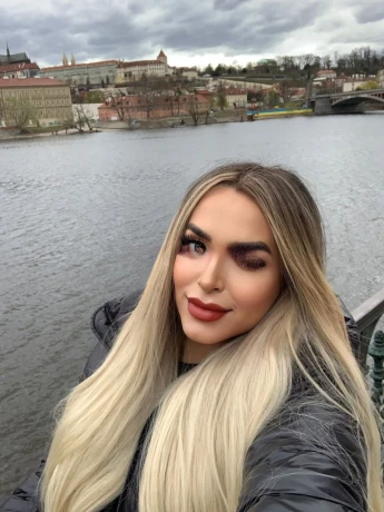 Karla Diaz — 3 / 12