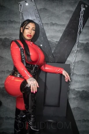 Domina Vicky — 3 / 24