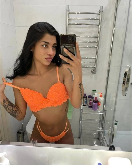 Madina, Escort, Verona