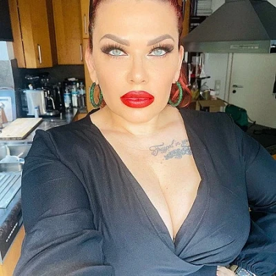 Nora Marinelli, Escort, Vienna