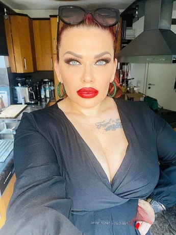 Nora Marinelli — 1 / 4