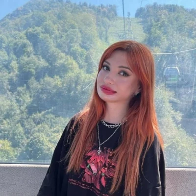 Scarlet, Escort, Lyon